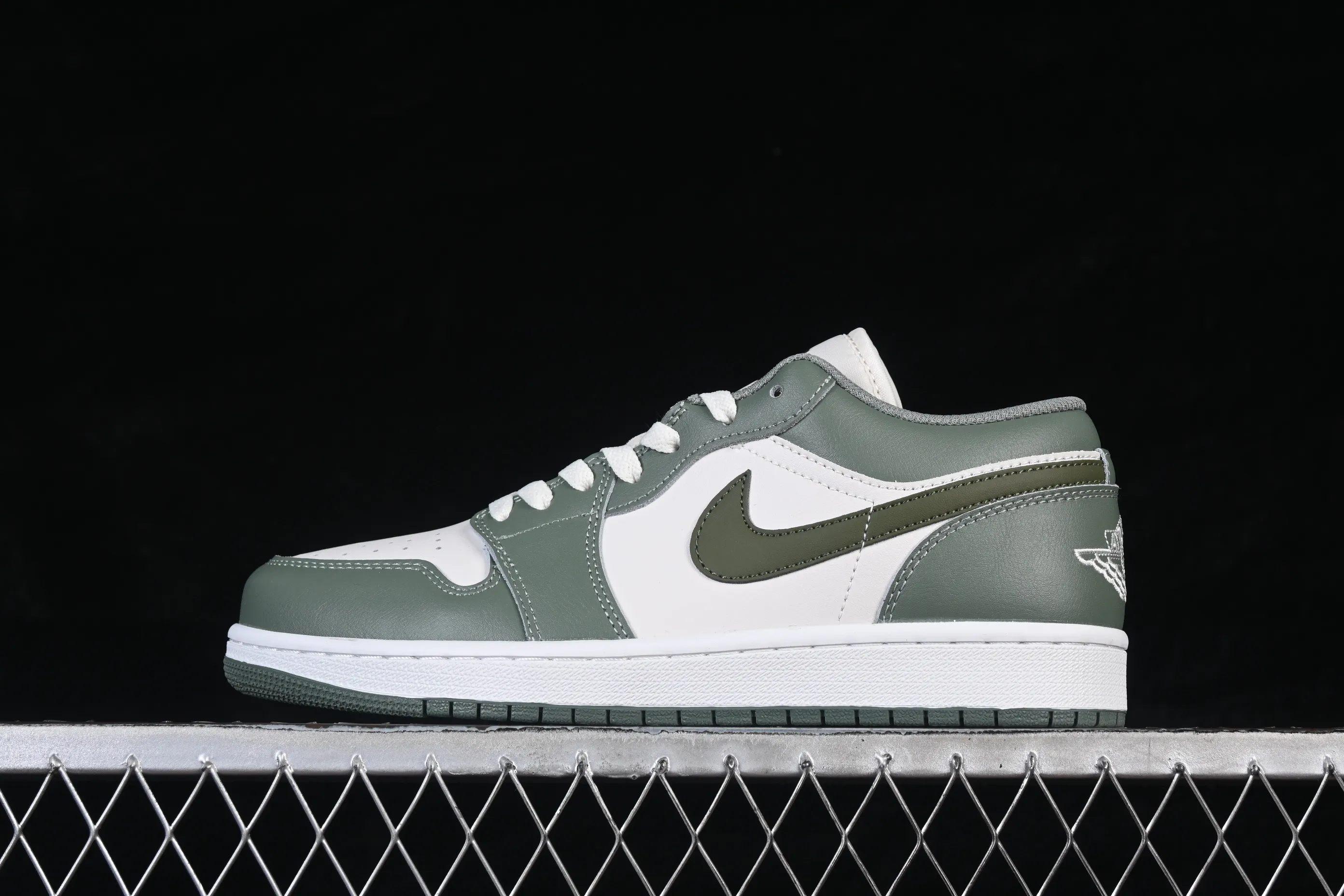 All categories Air Jordan Jordan series basketball shoes Air Jordan 1 Low High-end customized low-top sneakers Air Jordan 1 Low AJ1 Joe 1 meter white and green low-level cultural casual sneakers 553558-300